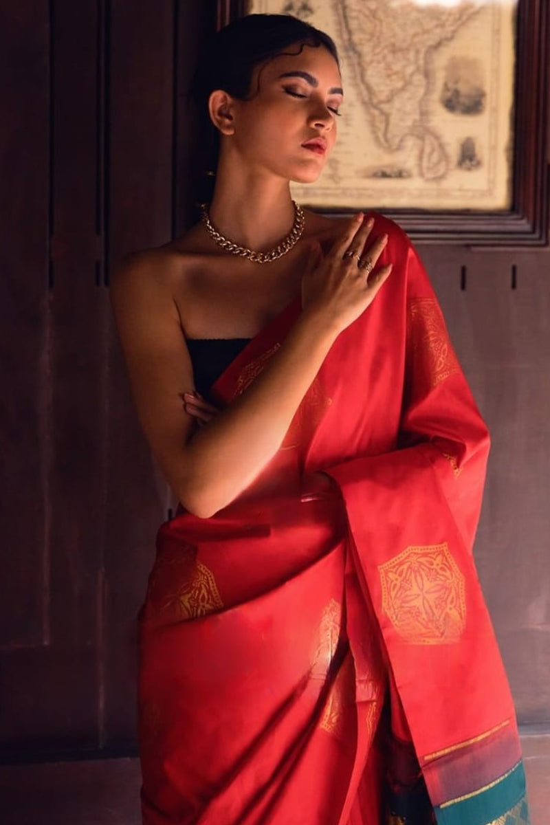 Lissome Red Soft Silk Saree With Luxuriant Blouse Piece