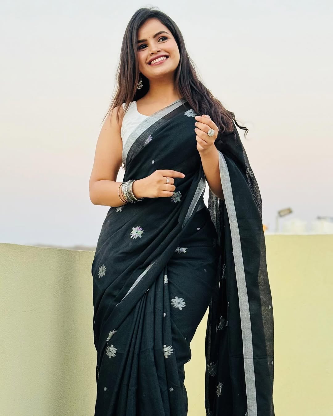 Posh Black Cotton Silk Saree With Prettiest Blouse Piece