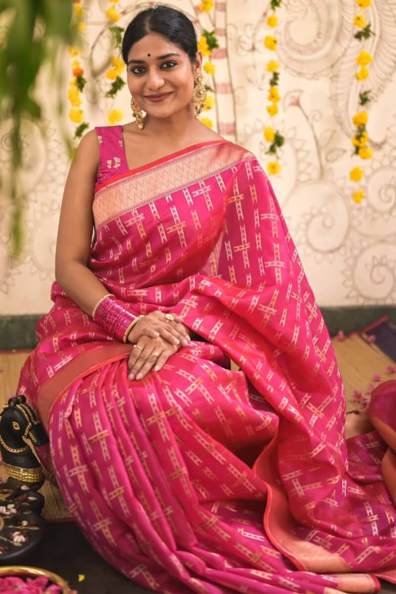 Artistic Dark Pink Soft Silk Saree With Refreshing Blouse Piece