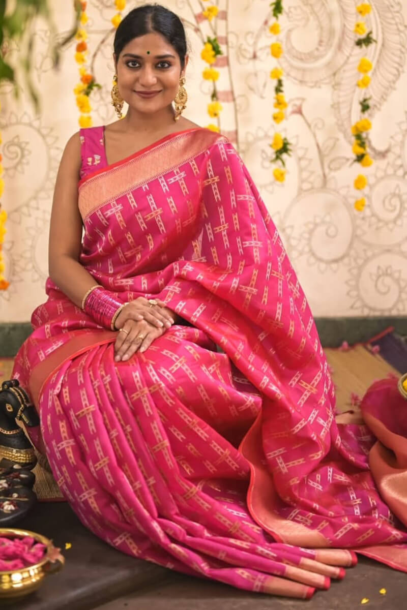 Artistic Dark Pink Soft Silk Saree With Refreshing Blouse Piece