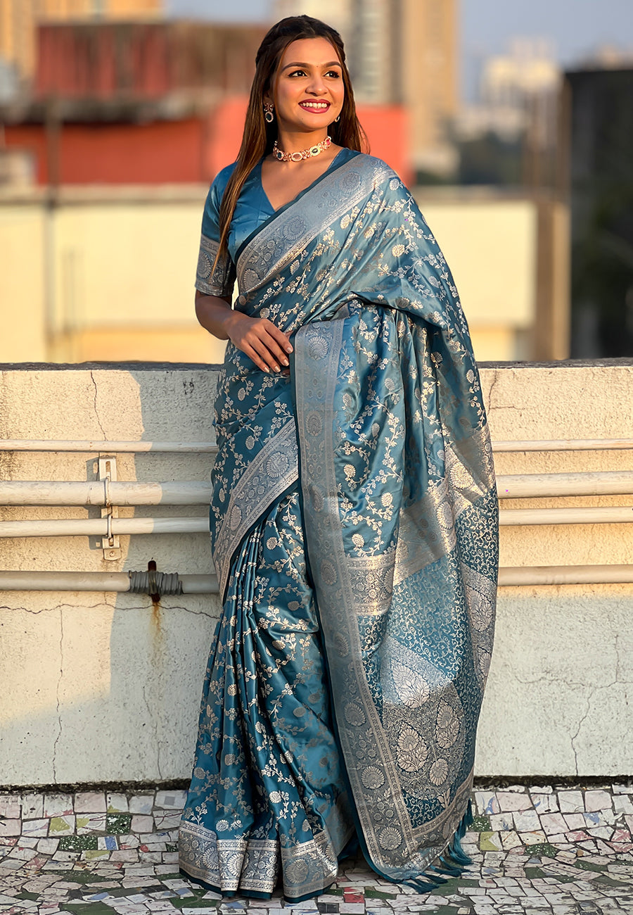 Delightful Firozi Soft Silk Saree With Petrichor Blouse Piece