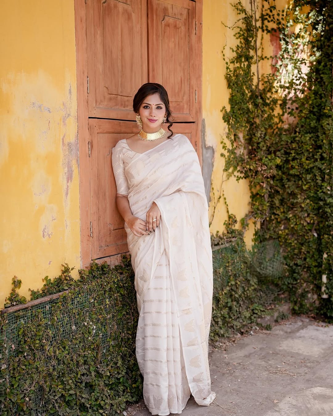 Amazing Off White Soft Silk Saree With Marvellous Blouse Piece