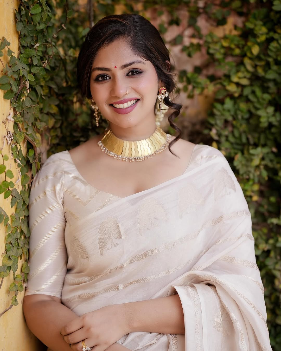 Amazing Off White Soft Silk Saree With Marvellous Blouse Piece