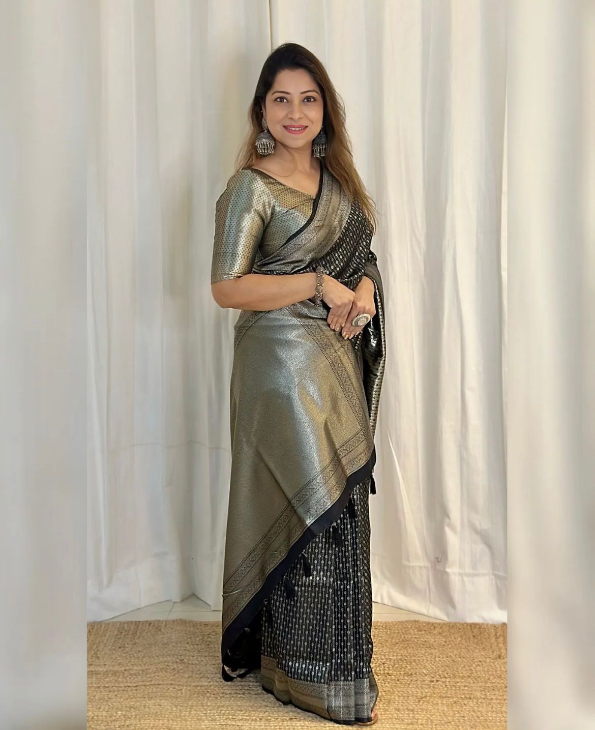 Flamboyant Black Soft Silk Saree With Super classy Blouse Piece