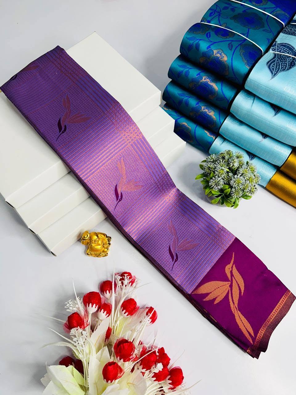 Incredible Lavender Soft Banarasi Silk Saree With Staggering Blouse Piece