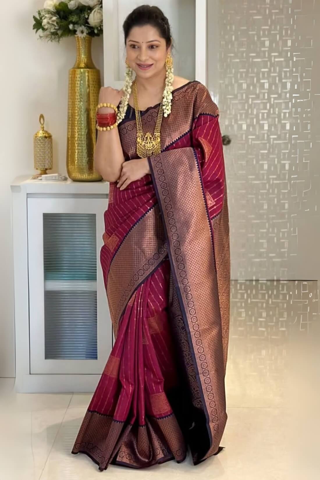 Entrancing Maroon Soft Silk Saree With Surpassing Blouse Piece