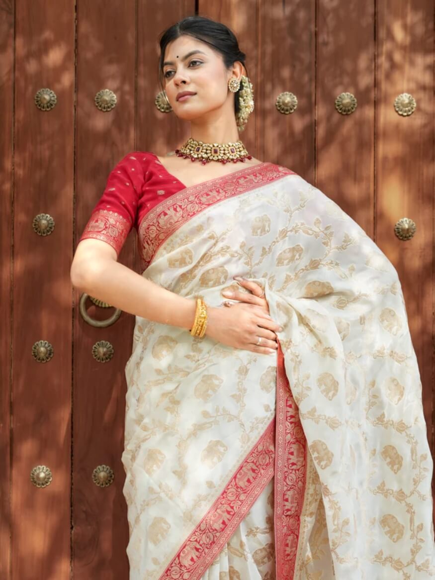 Delectable Beige Soft Silk Saree With Smashing Blouse Piece