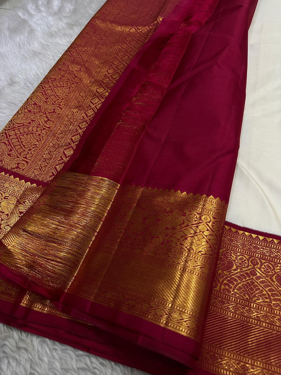 Sempiternal Off White Soft Silk Saree With Glittering Blouse Piece
