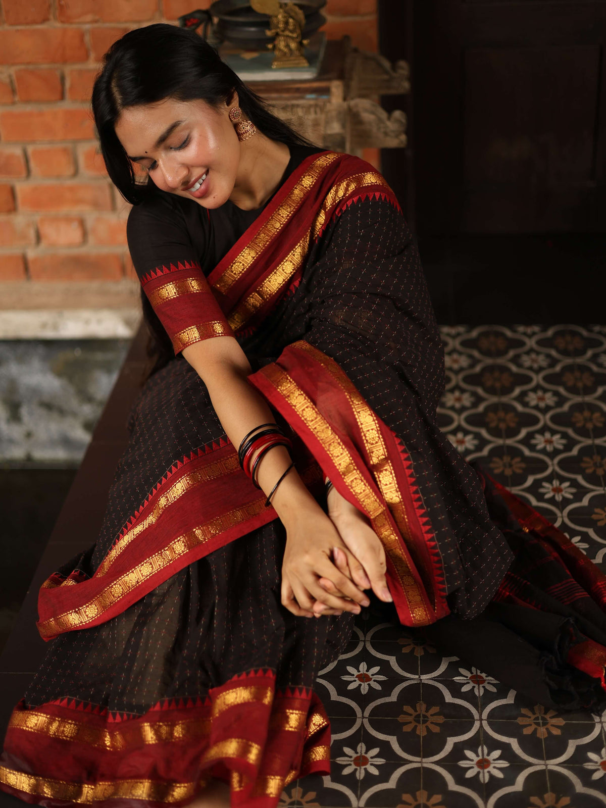Classic Black Cotton Silk Saree With Ethnic Blouse Piece