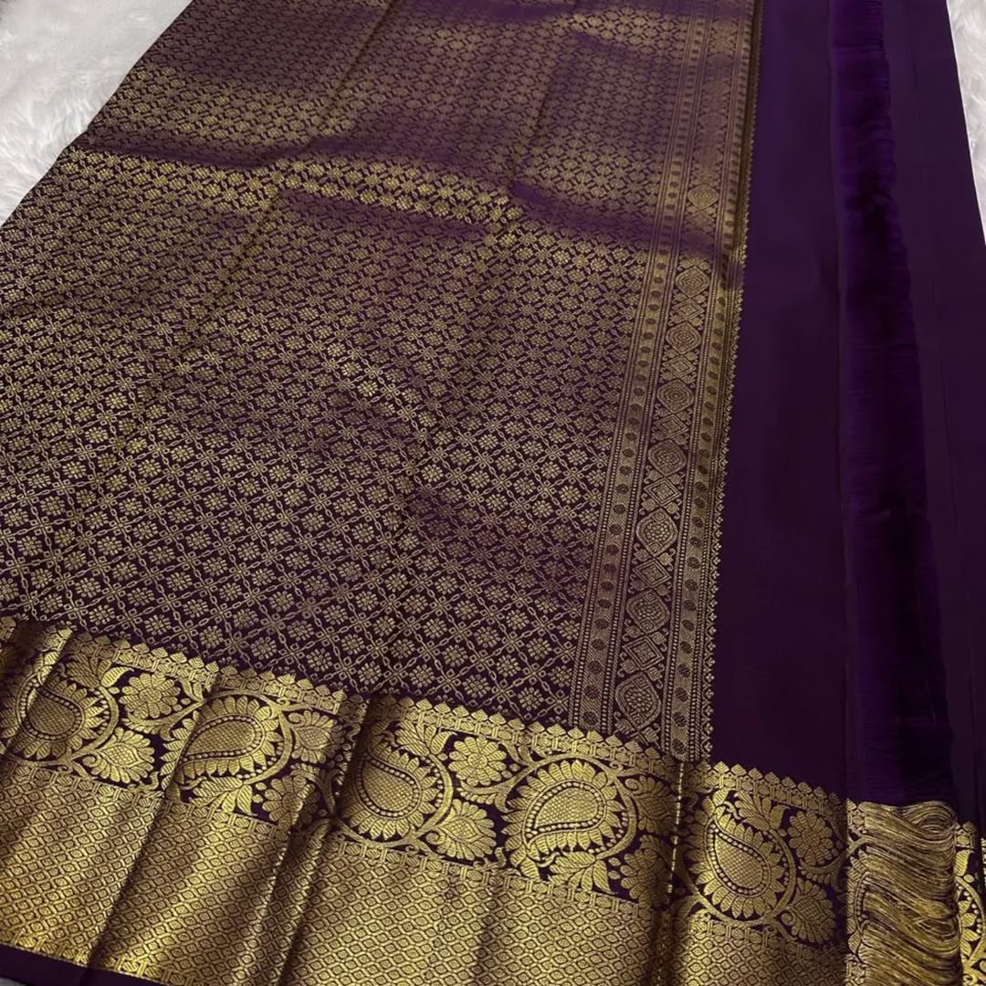 Luxuriant Purple Soft Banarasi Silk Saree With Resplendent Blouse Piece