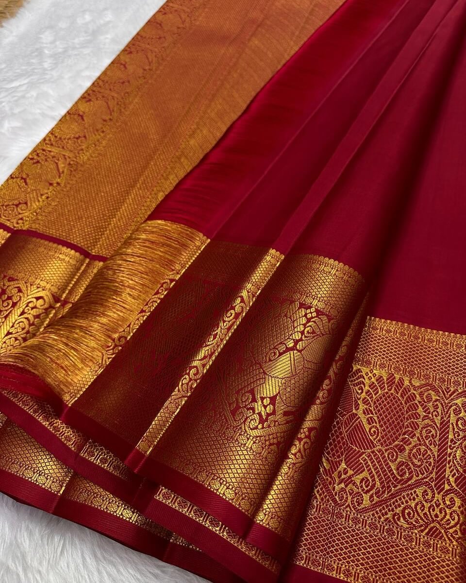 Sumptuous Red Soft Banarasi Silk Saree With Imaginative Blouse Piece