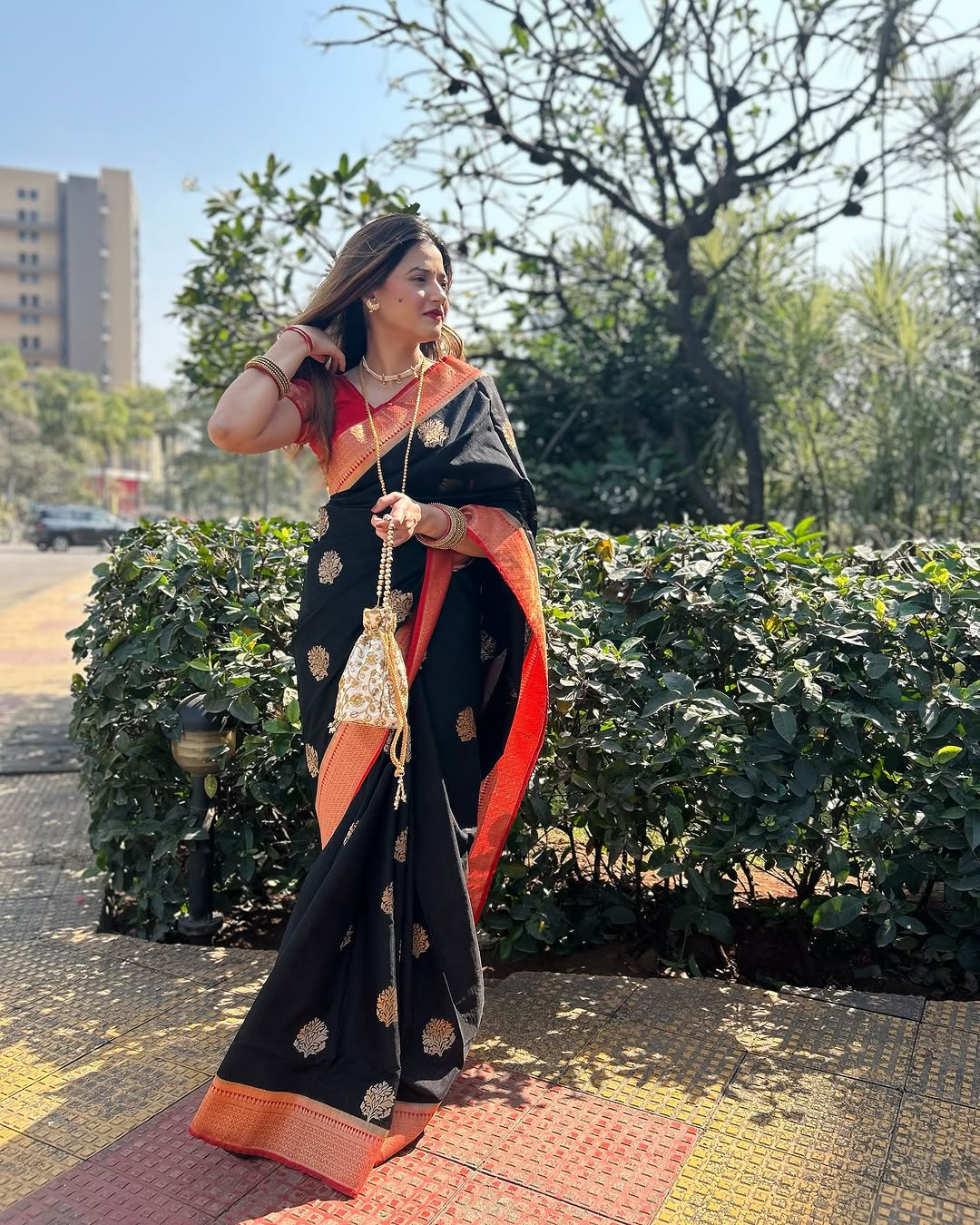 Lovely Black Soft Banarasi Silk Saree With Flattering Blouse Piece