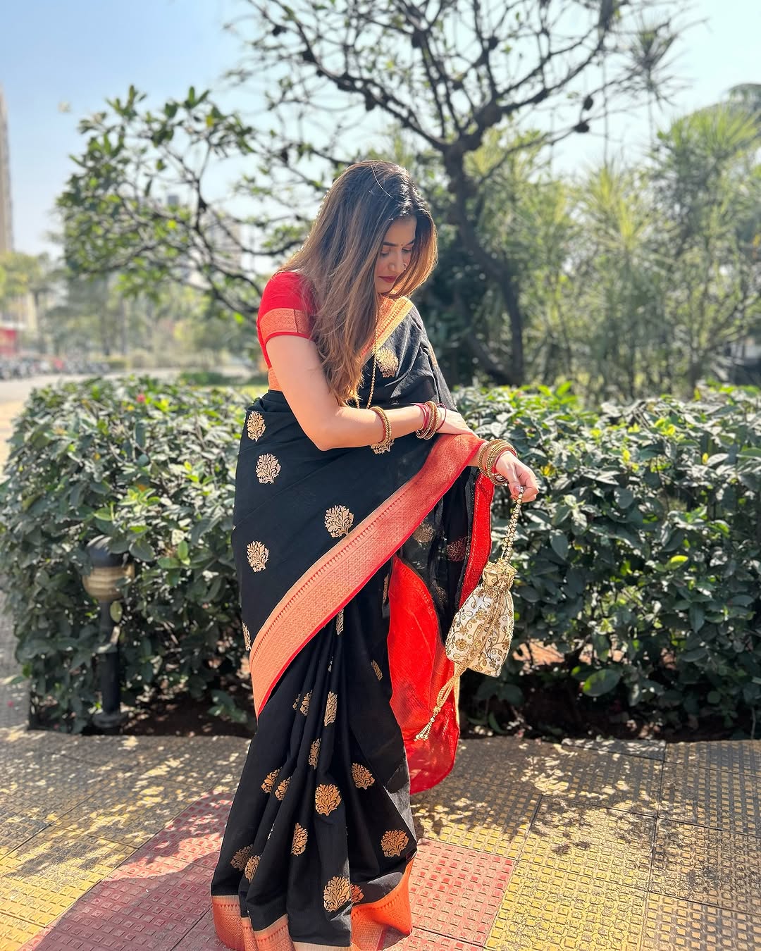 Lovely Black Soft Banarasi Silk Saree With Flattering Blouse Piece