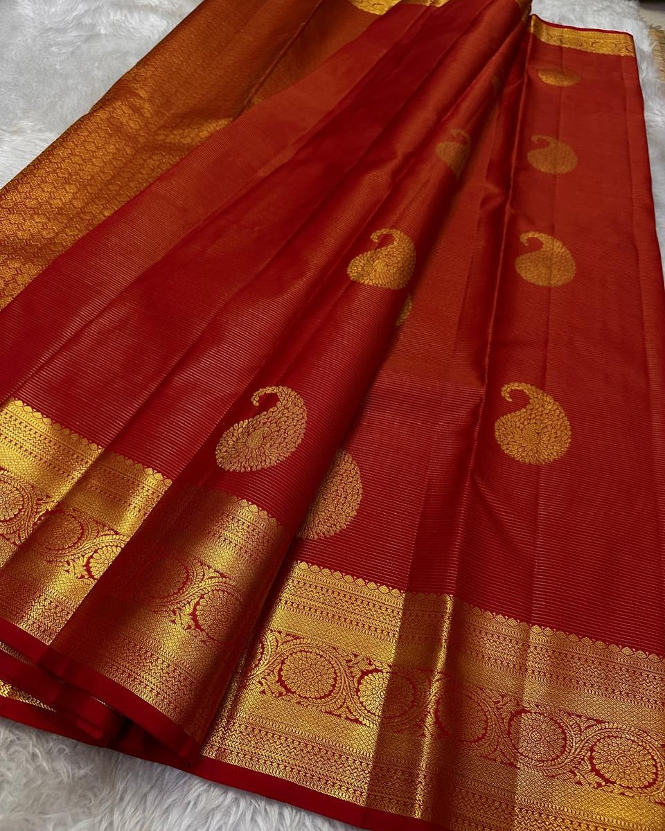 Twirling Red Soft Banarasi Silk Saree With Beauteous Blouse Piece