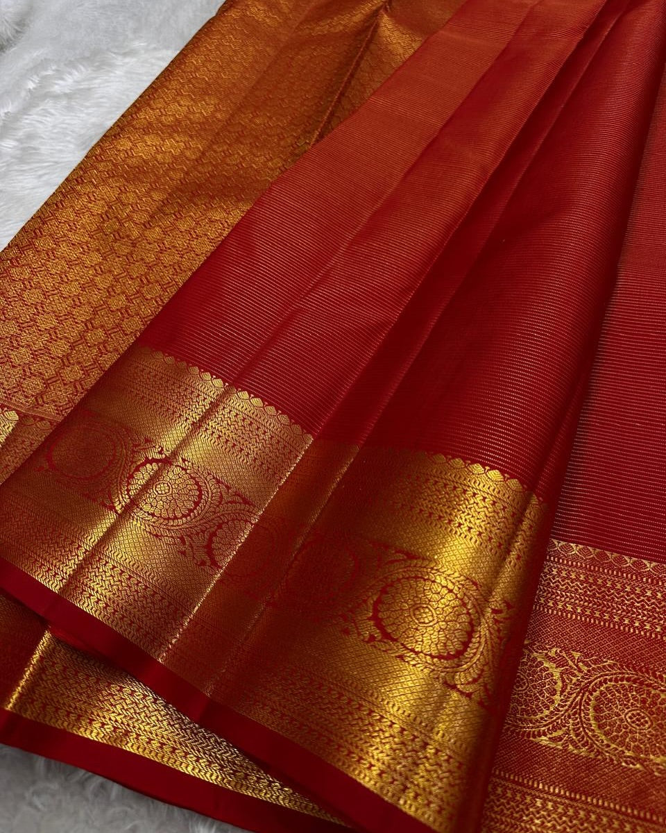 Twirling Red Soft Banarasi Silk Saree With Beauteous Blouse Piece
