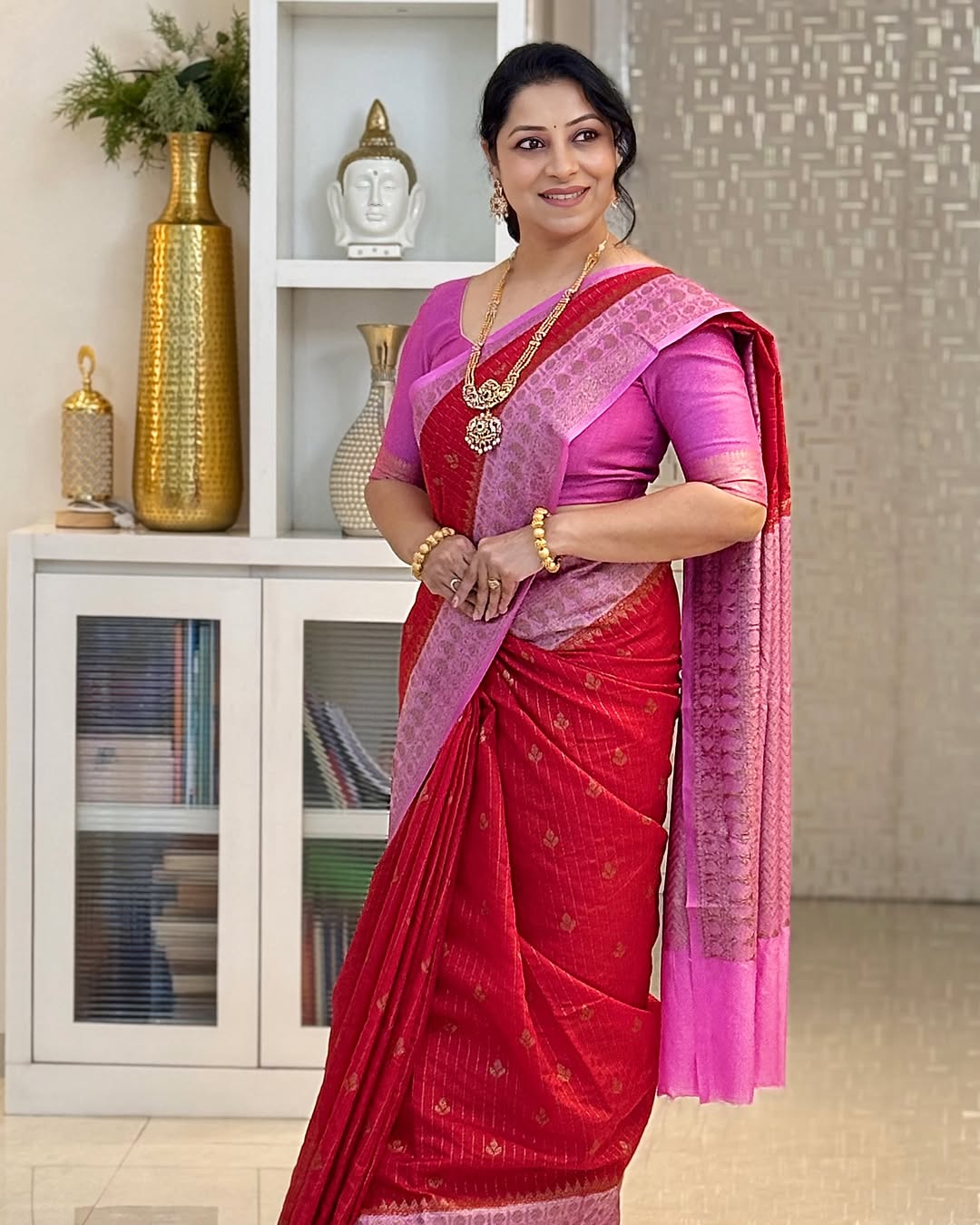 Eclat Red Soft Silk Saree With Blooming Blouse Piece