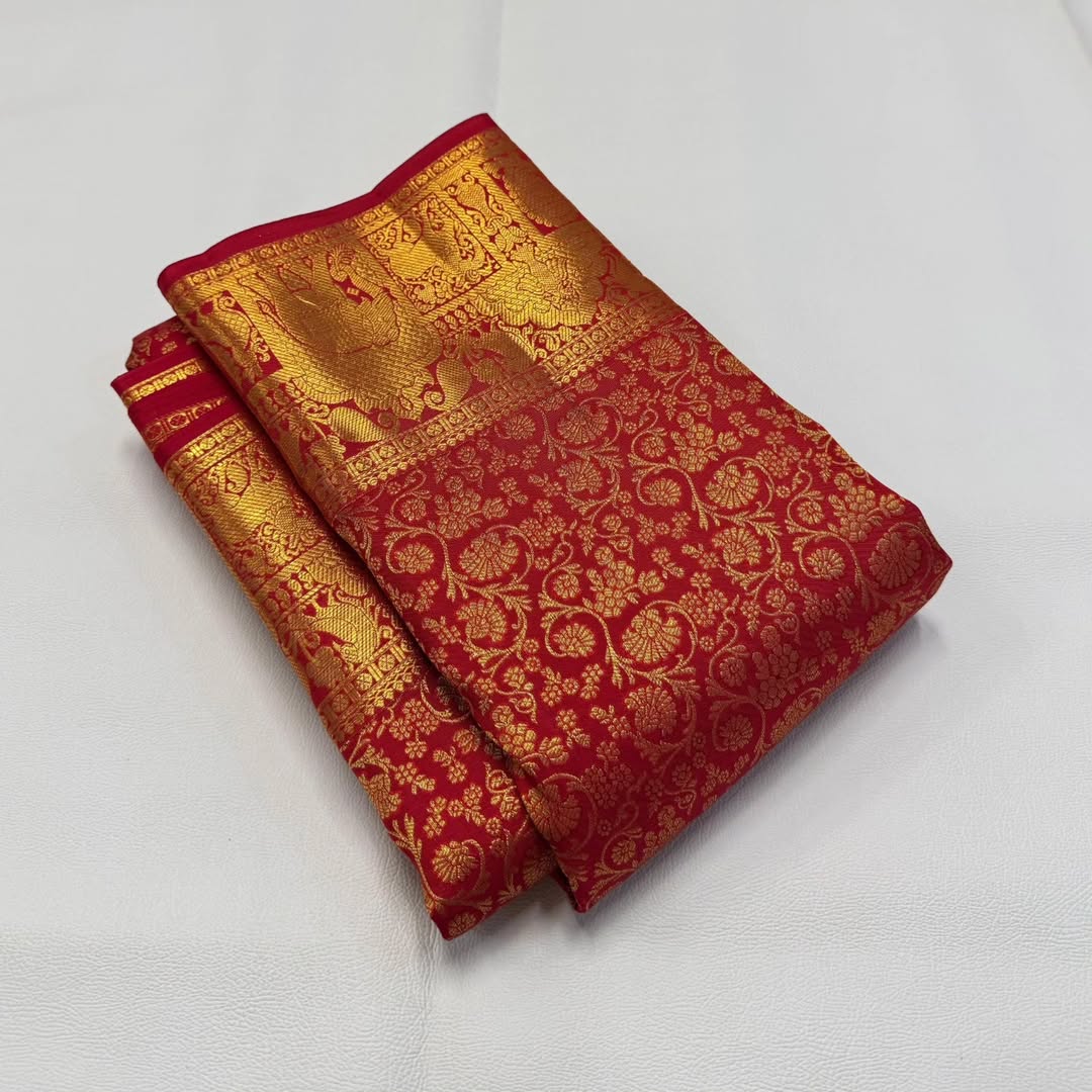 Admirable Red Soft Banarasi Silk Saree With Majestic Blouse Piece