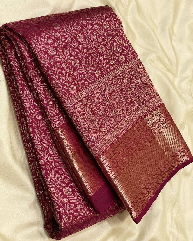 Inimitable Maroon Soft Banarasi Silk Saree With Exceptional Blouse Piece