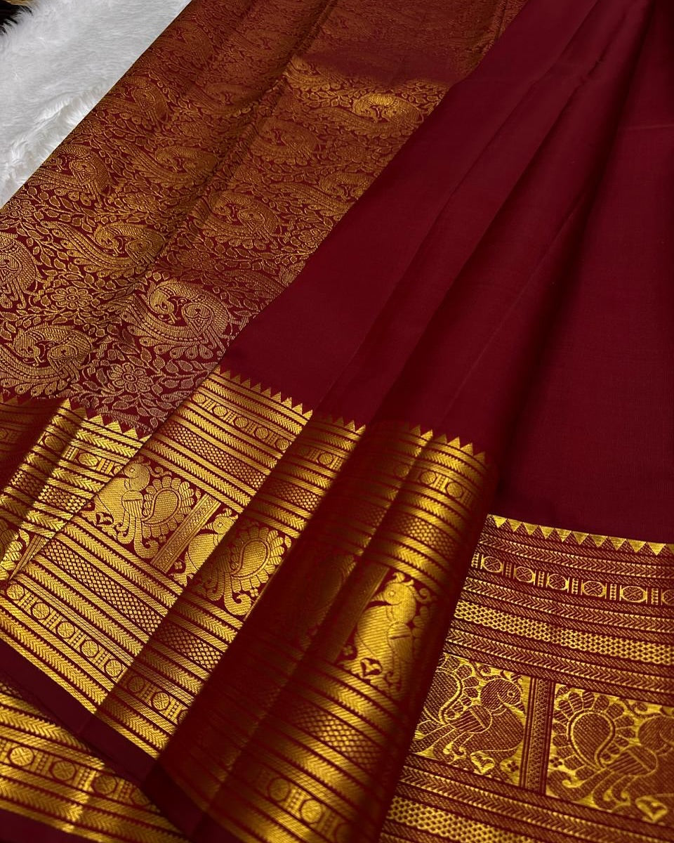 Pulsating Red Soft Banarasi Silk Saree With Conflate Blouse Piece