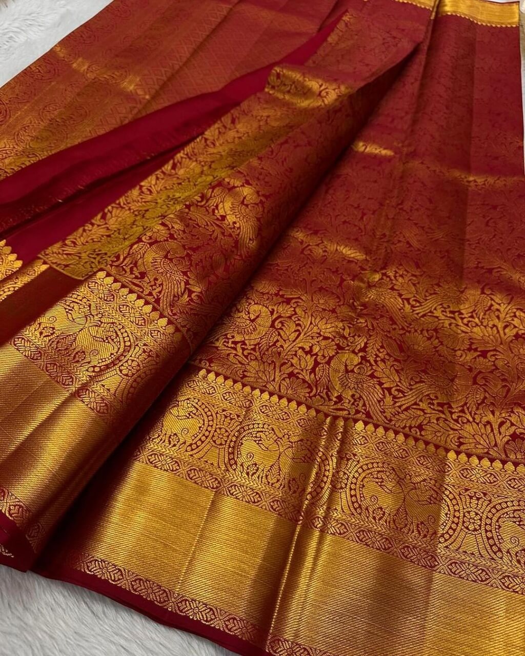 Luxuriant Red Soft Banarasi Silk Saree With Trendy Blouse Piece