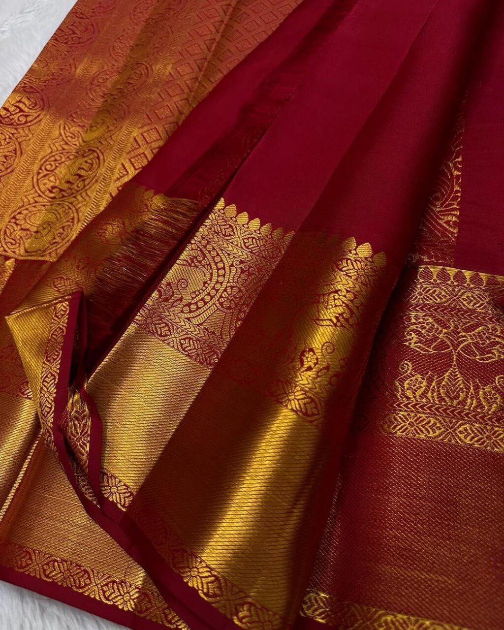 Luxuriant Red Soft Banarasi Silk Saree With Trendy Blouse Piece