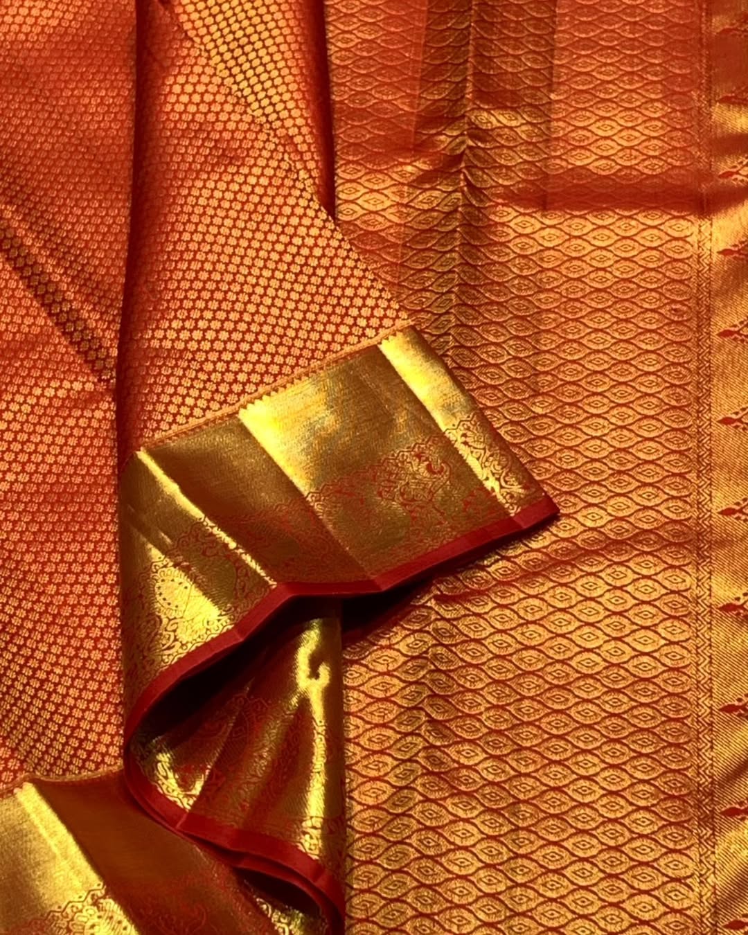 Sumptuous Red Soft Banarasi Silk Saree With Bewitching Blouse Piece