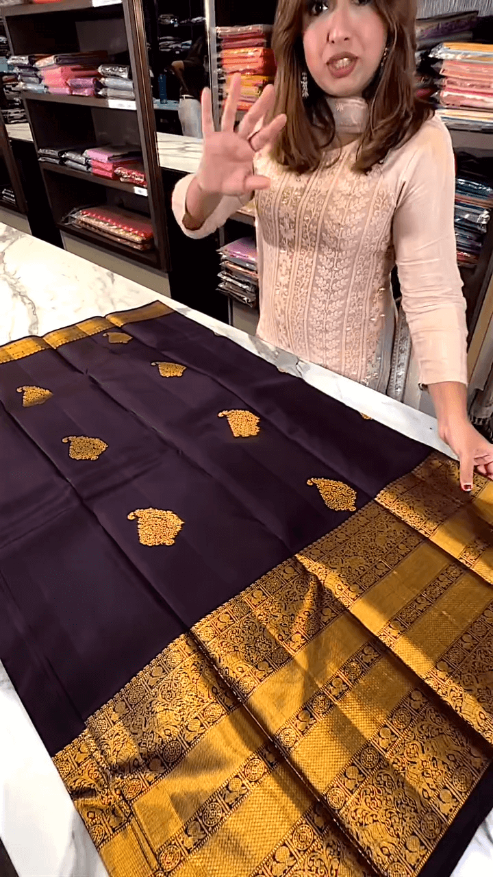Blissful Purple Soft Banarasi Silk Saree With Efflorescence Blouse Piece