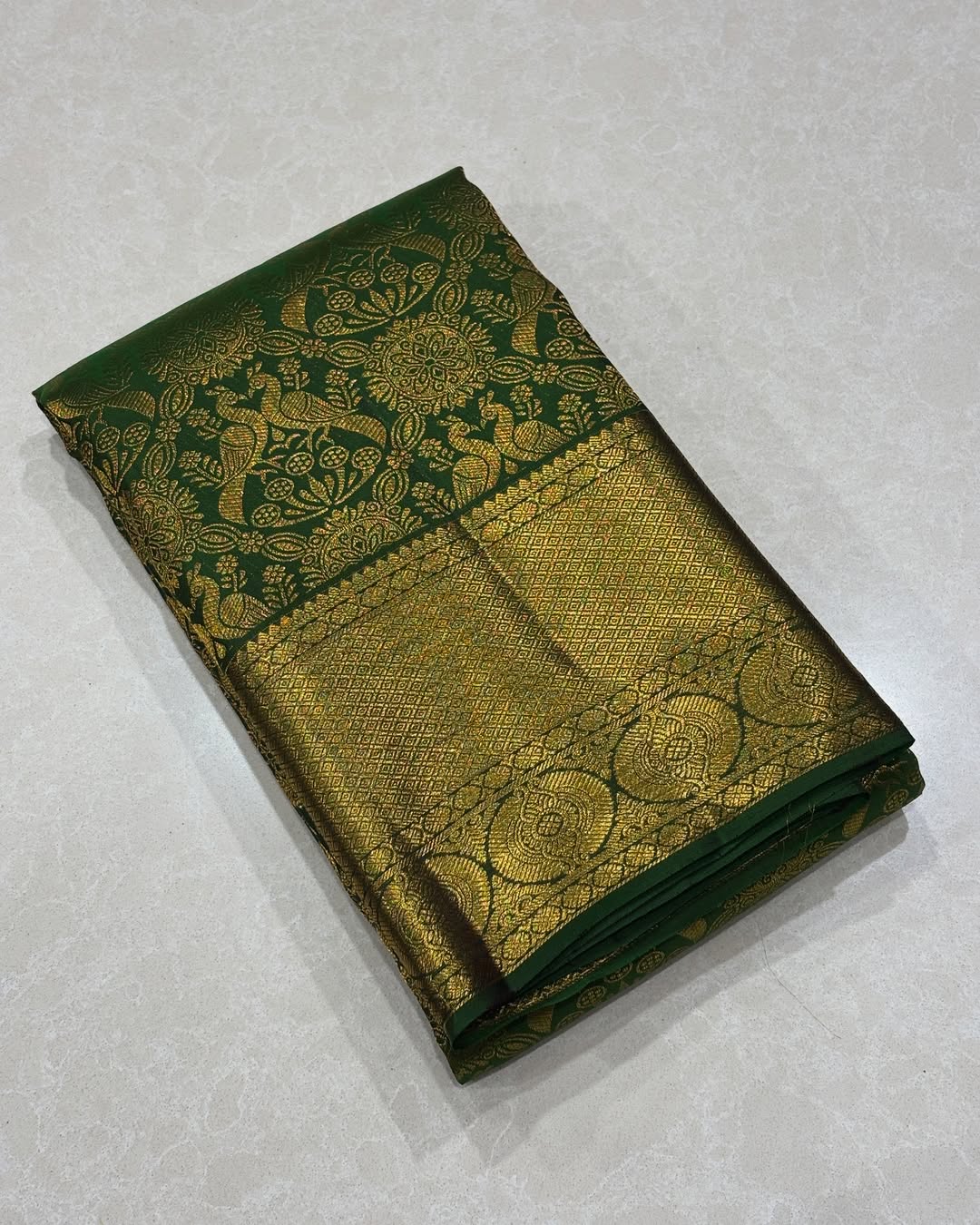 Divine Dark Green Soft Banarasi Silk Saree With Entrancing Blouse Piece