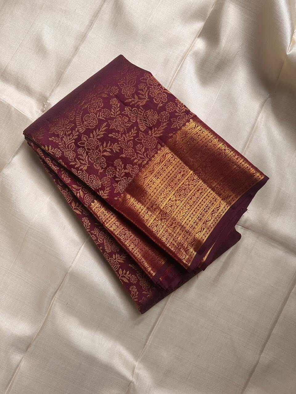 Evocative Purple Soft Banarasi Silk Saree With Captivating Blouse Piece