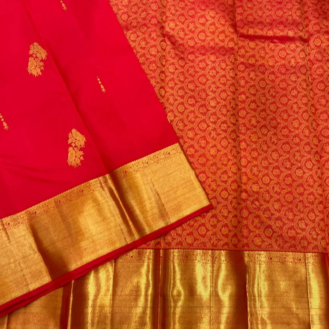 Exemplary Red Soft Banarasi Silk Saree With Forbearance Blouse Piece