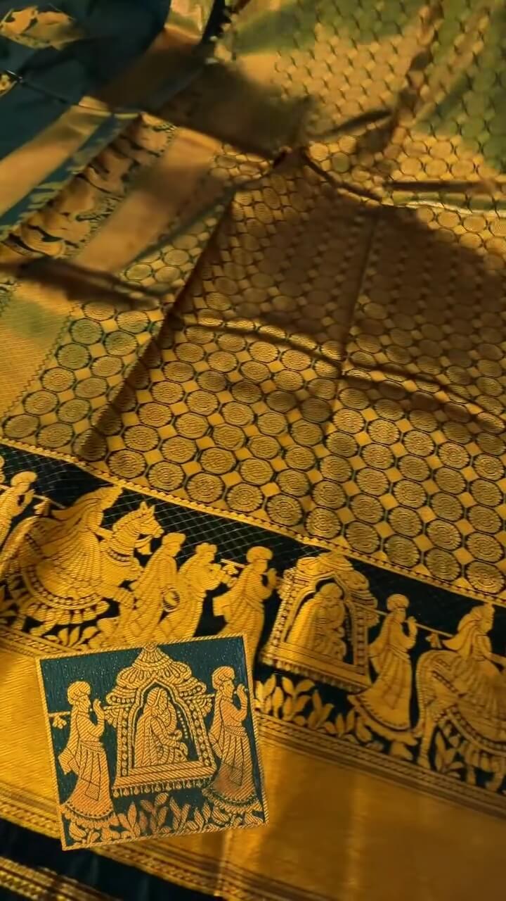 Angelic Dark Green Soft Banarasi Silk Saree With Deserving Blouse Piece