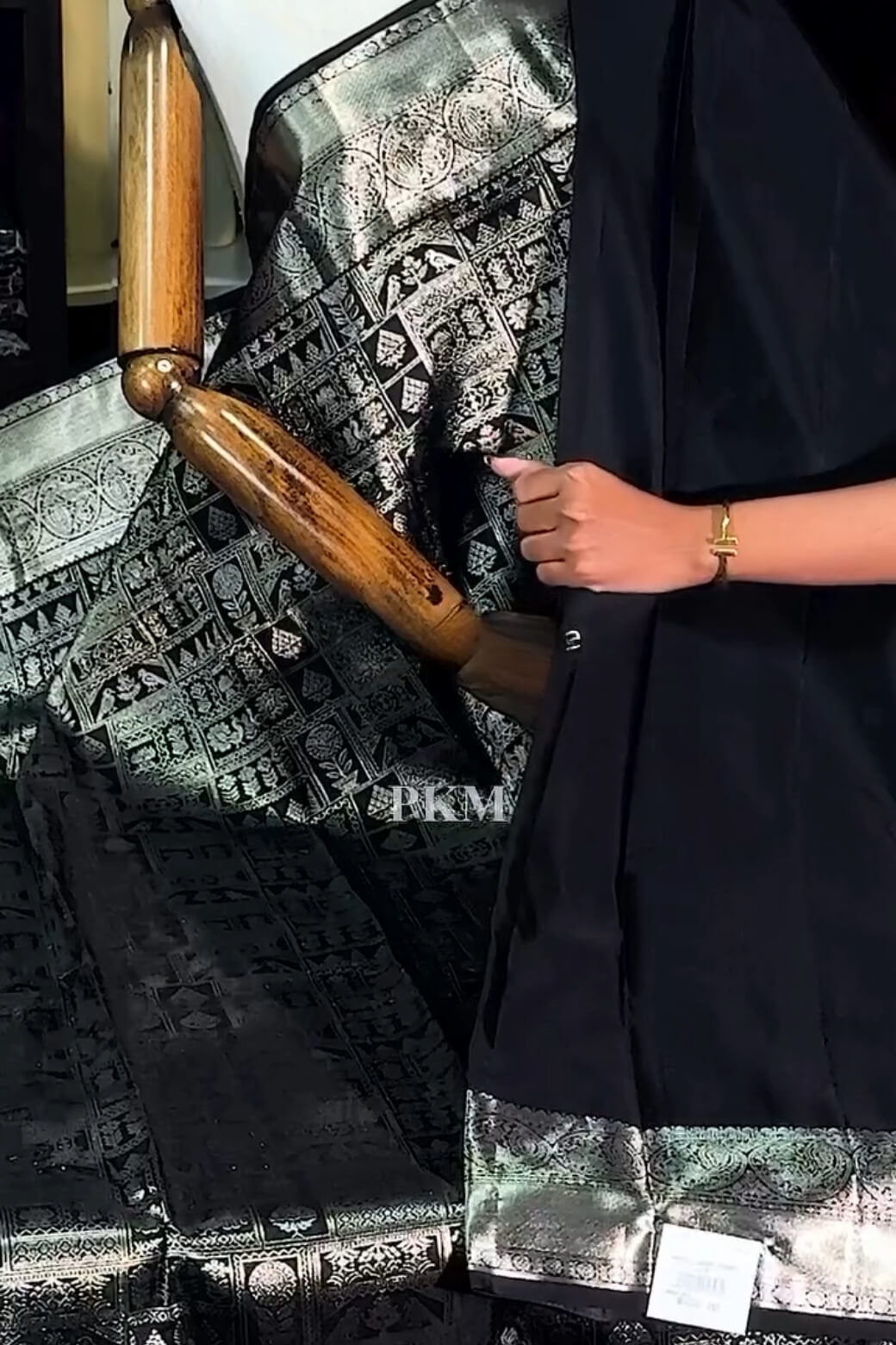 Tremendous Black Soft Banarasi Silk Saree With Elaborate Blouse Piece