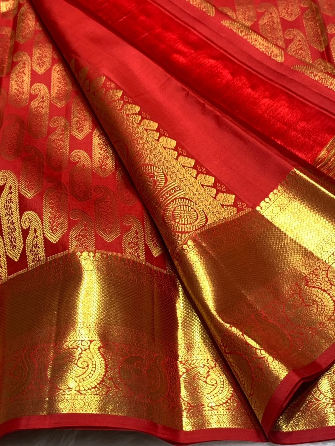 Grandiose Red Soft Banarasi Silk Saree With Vibrant Blouse Piece
