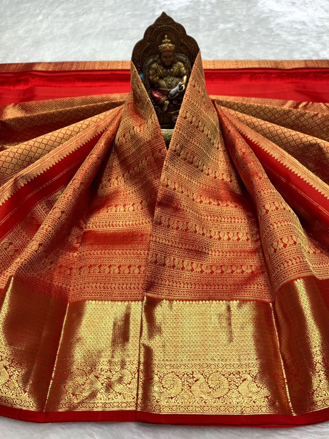 Exuberant Red Soft Banarasi Silk Saree With Smart Blouse Piece