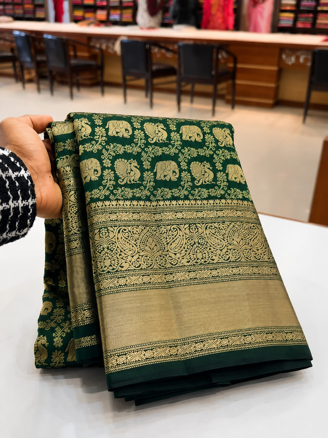 Intricate Dark Green Pure Banarasi Silk Saree With Gratifying Blouse Piece