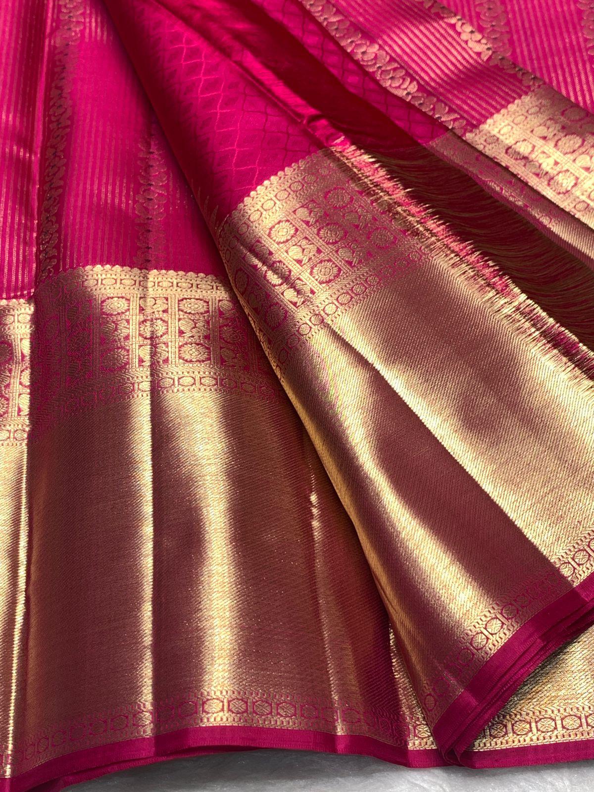 Adorning Dark Pink Pure Banarasi Silk Saree With Excellent Blouse Piece