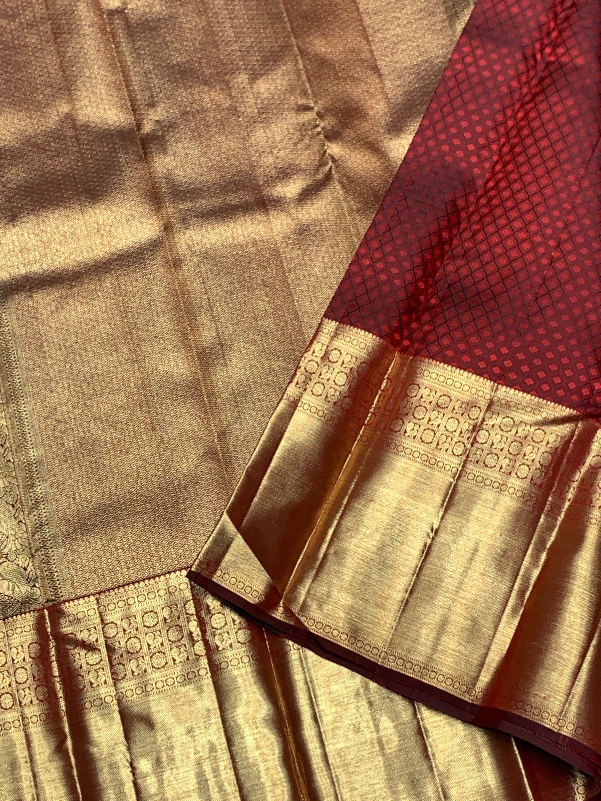 Angelic Maroon Pure Banarasi Silk Saree With Enamoring Blouse Piece