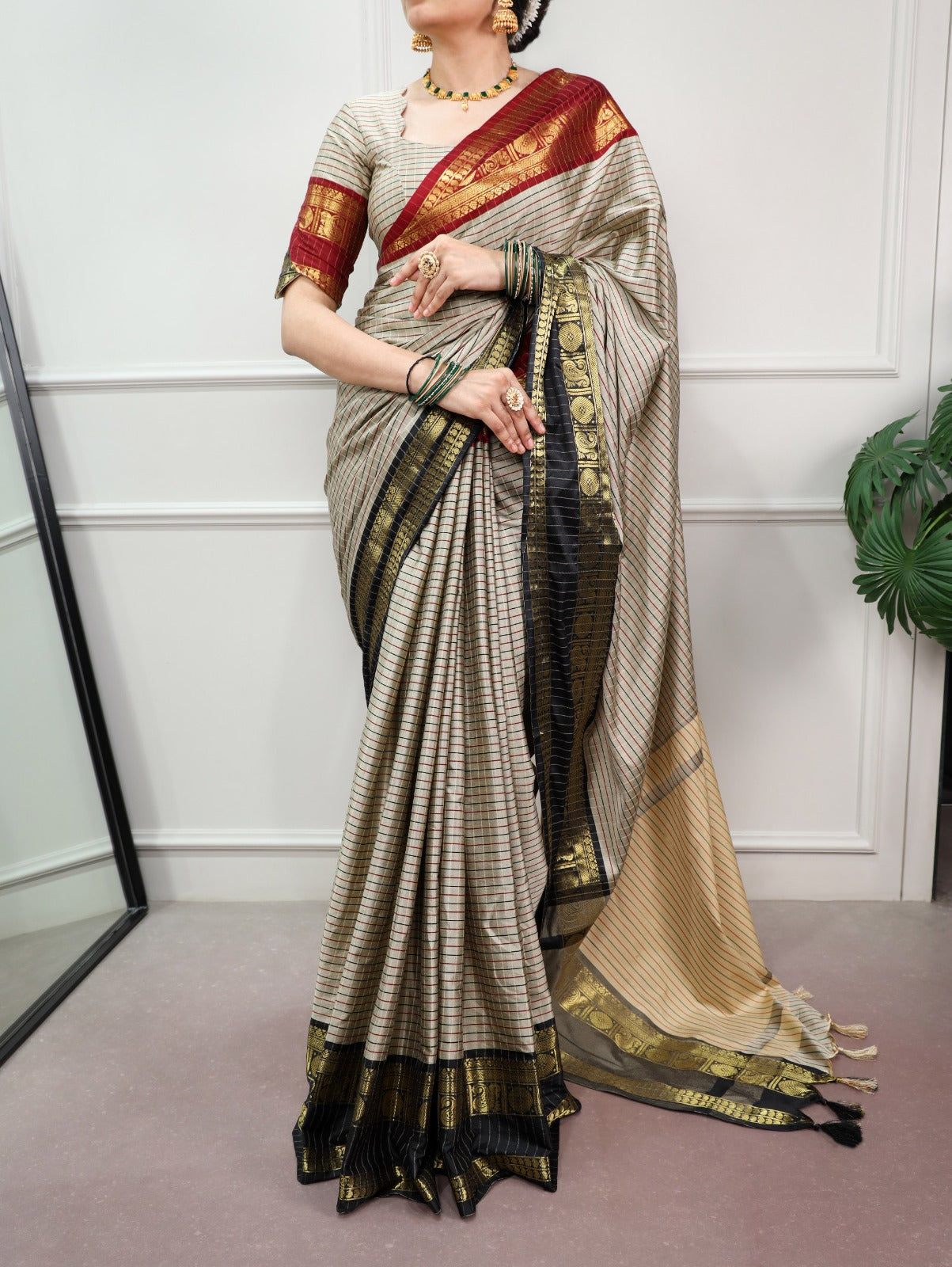 Lagniappe Grey Pure Banarasi Silk Saree With Deserving Blouse Piece
