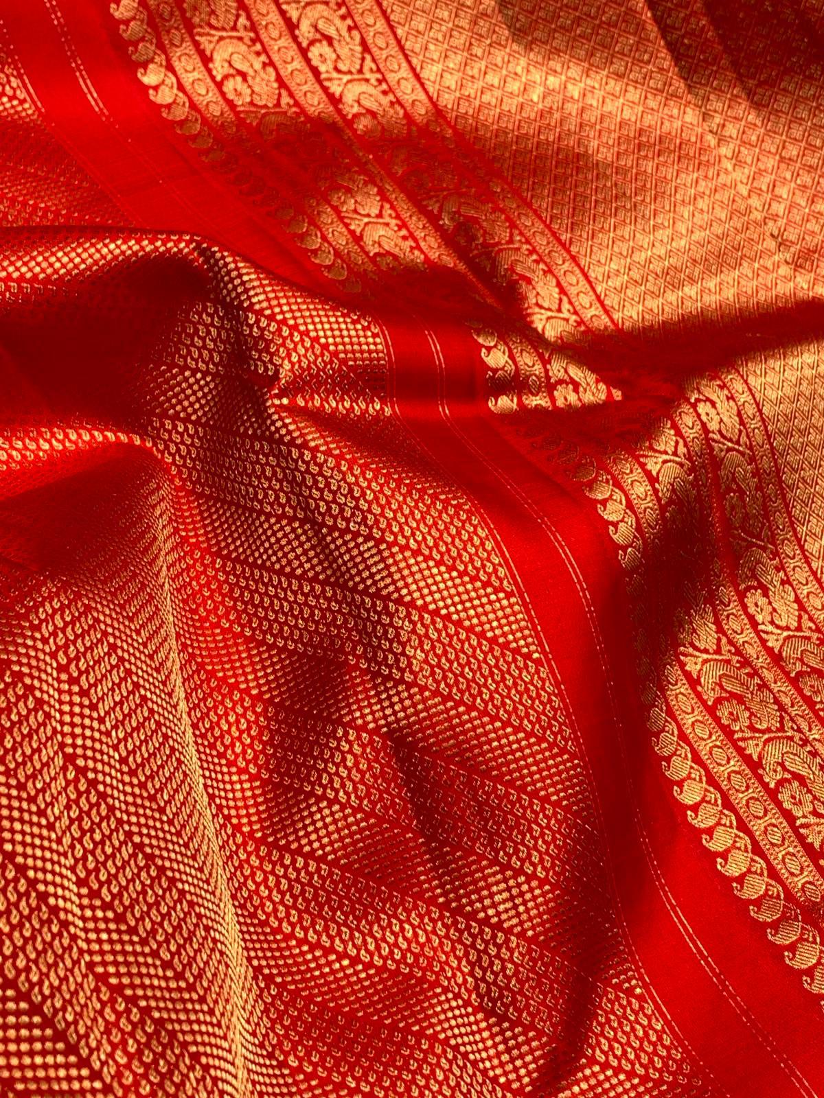 Bucolic Red Pure Banarasi Silk Saree With Alluring Blouse Piece