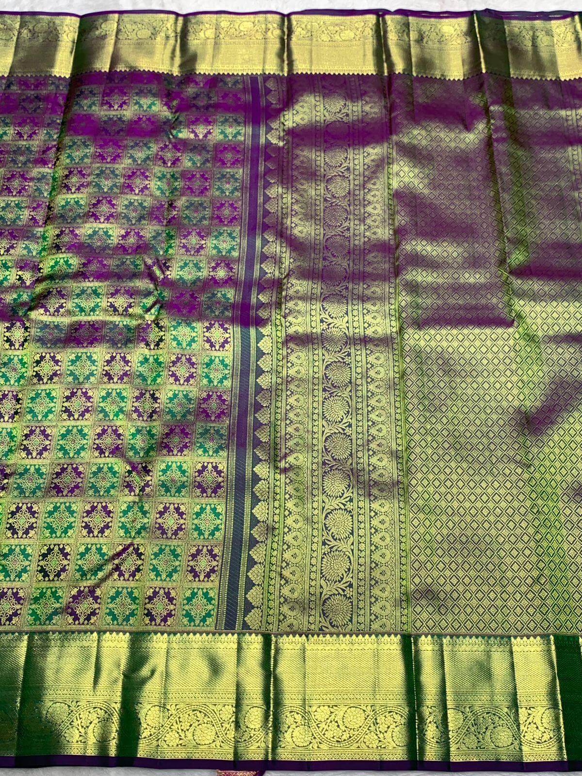 Adorning Green Pure Banarasi Silk Saree With Mellifluous Blouse Piece