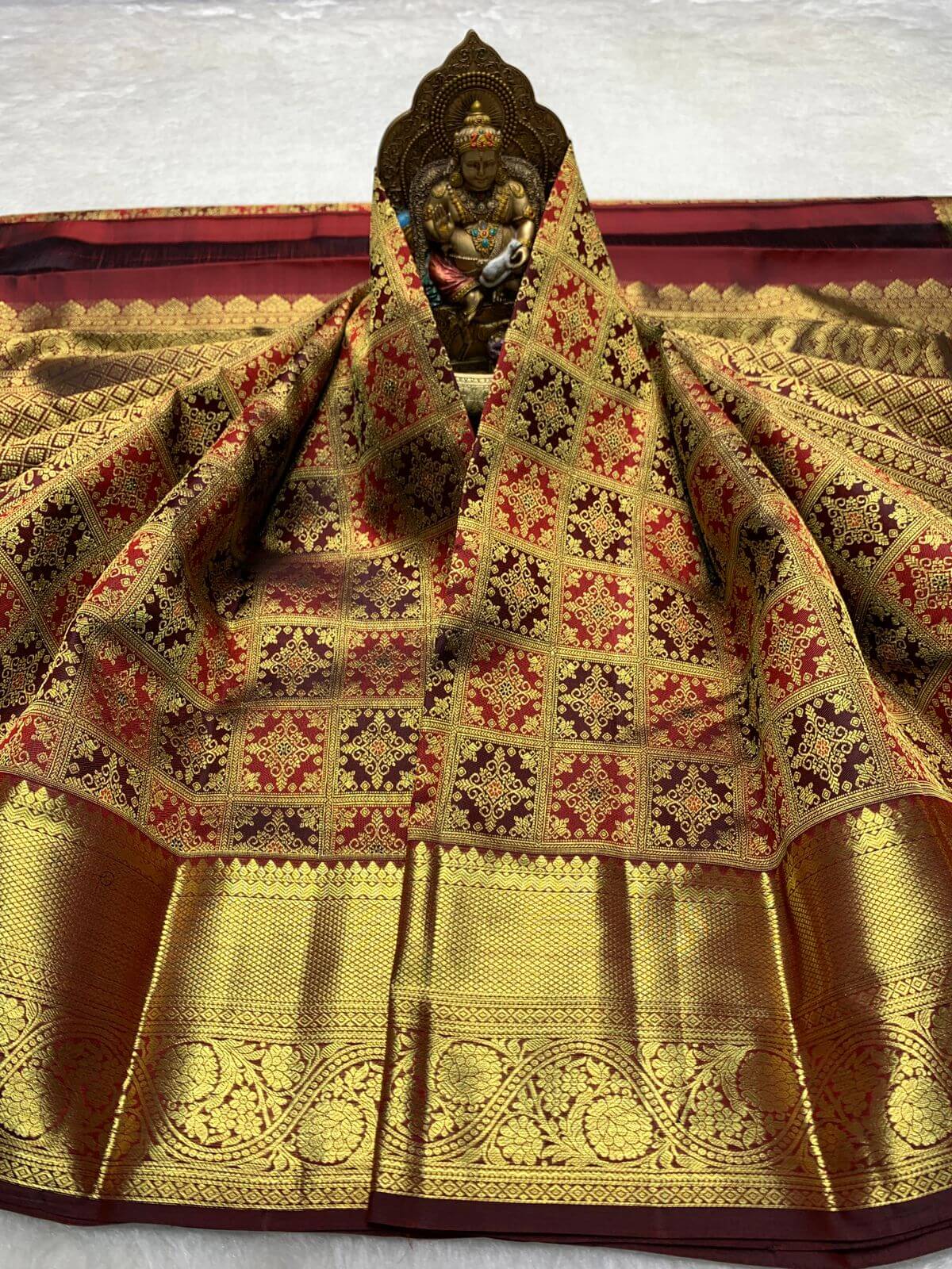 Rhapsody Wine Pure Banarasi Silk Saree With Delectable Blouse Piece