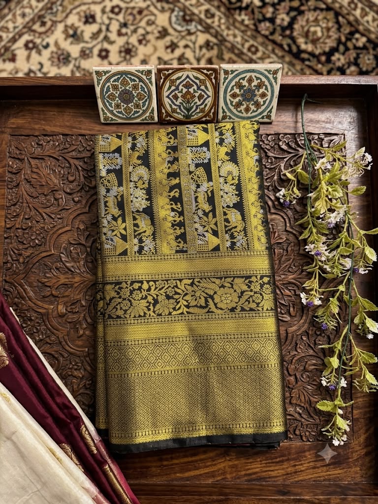 Exemplary Black Pure Banarasi Silk Saree With Enigmatic Blouse Piece