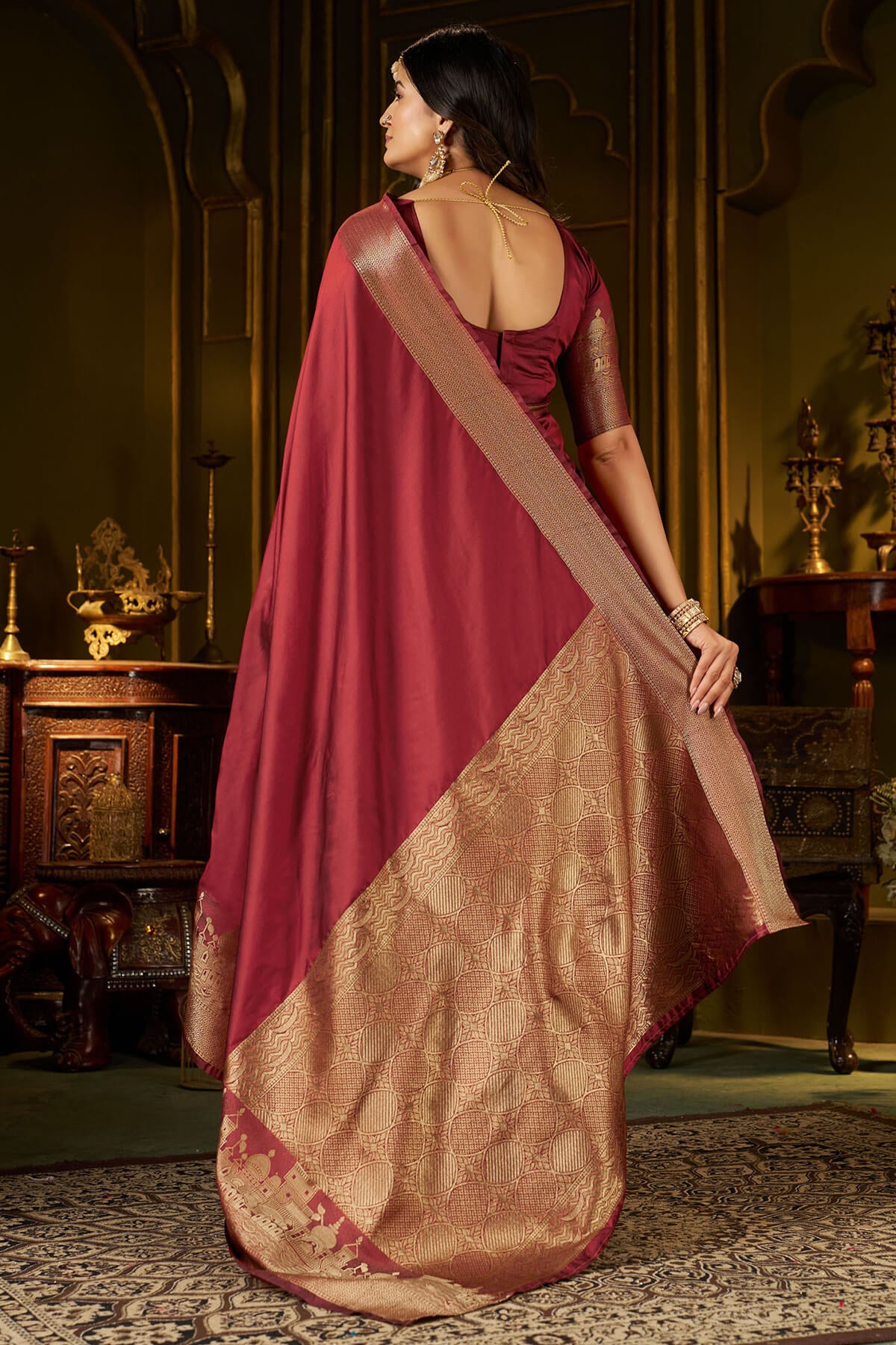Tantalizing Maroon Pure Banarasi Silk Saree With Grandiose Blouse Piece