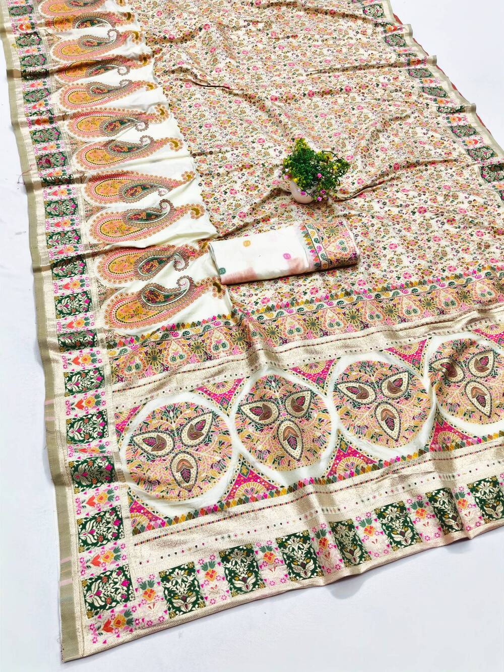 Stunner Beige Nylon Dola Pashmina Saree With Fragrant Blouse Piece