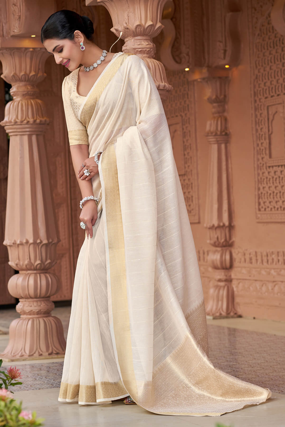 Sumptuous Off White Cotton Silk Saree With Stunning Blouse Piece