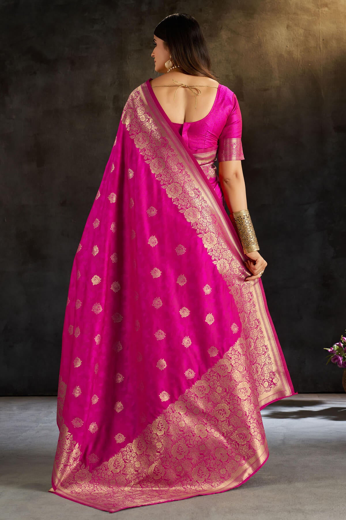 Tremendous Dark Pink Pure Banarasi Silk Saree With Vestigial Blouse Piece
