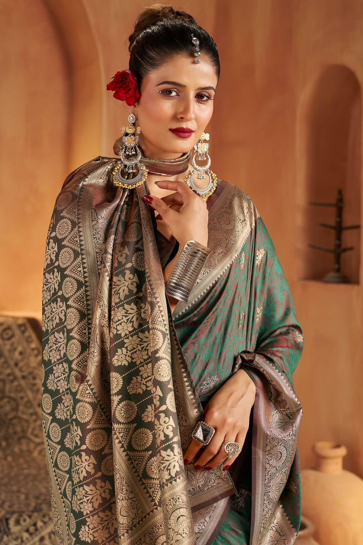 Diaphanous Green Pure Banarasi Silk Saree With Skinny Blouse Piece