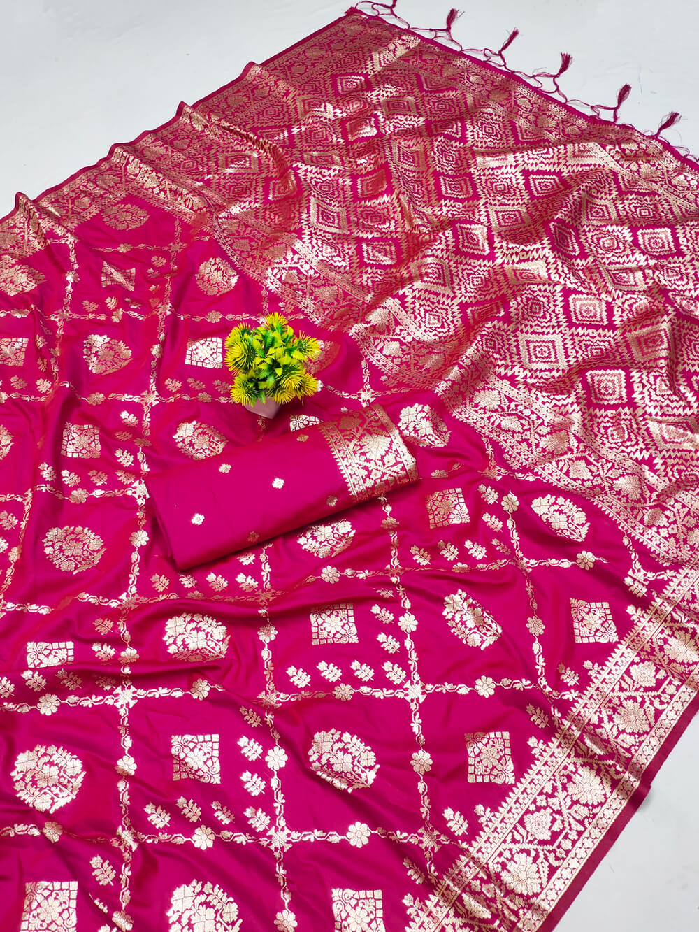 Majestic Dark Pink Pure Banarasi Silk Saree With Whimsical Blouse Piece