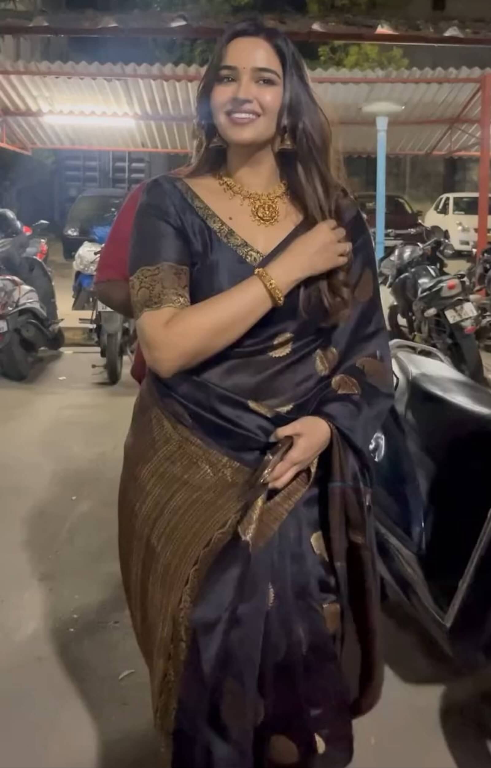 Delectable Black Soft Silk Saree With Fancifull Blouse Piece