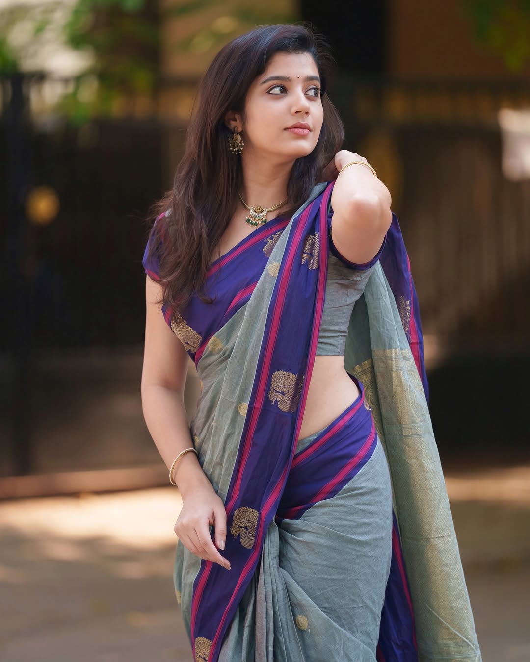 Engaging Grey Cotton Silk Saree With Stunning Blouse Piece